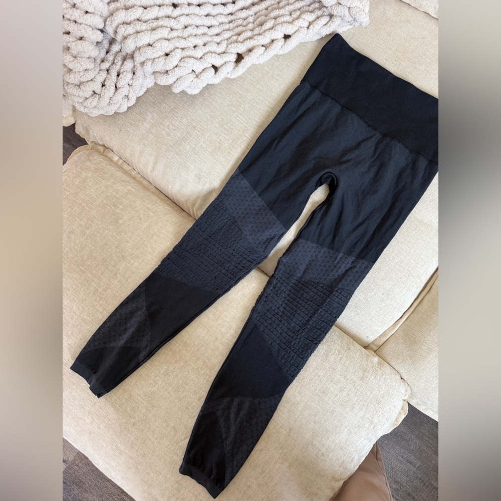 SPANX Charcoal Leggings - Picture 5 of 5